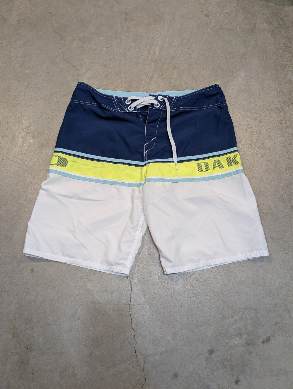 Oakley Board Shorts Mens 34 Blue White Yellow